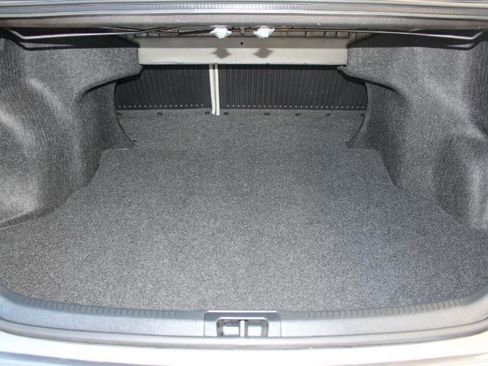 Used 2016 Toyota Camry LE image 14