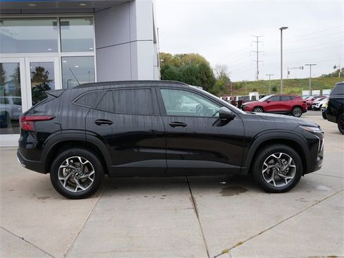 Used 2024 Chevrolet Trax LT image 7