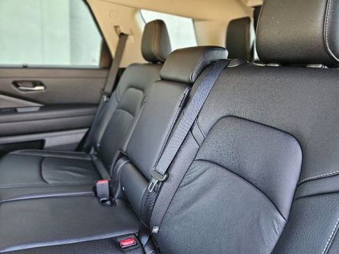 Used 2025 Nissan Pathfinder SL image 28