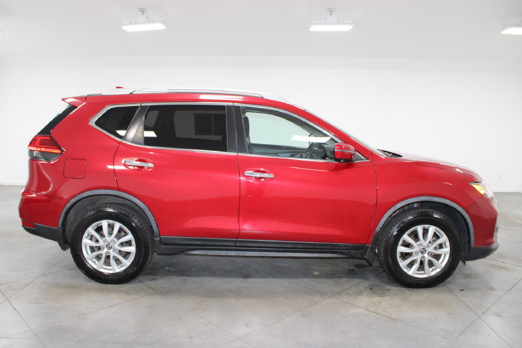 Used 2017 Nissan Rogue SV w/ SV Premium Package AWD/4WD image 11