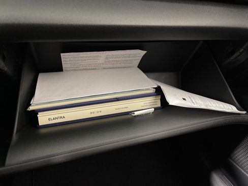 Certified 2025 Hyundai Elantra Sport image 27