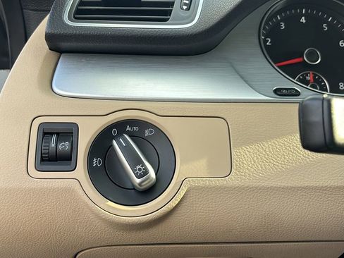 Used 2013 Volkswagen CC Sport image 15