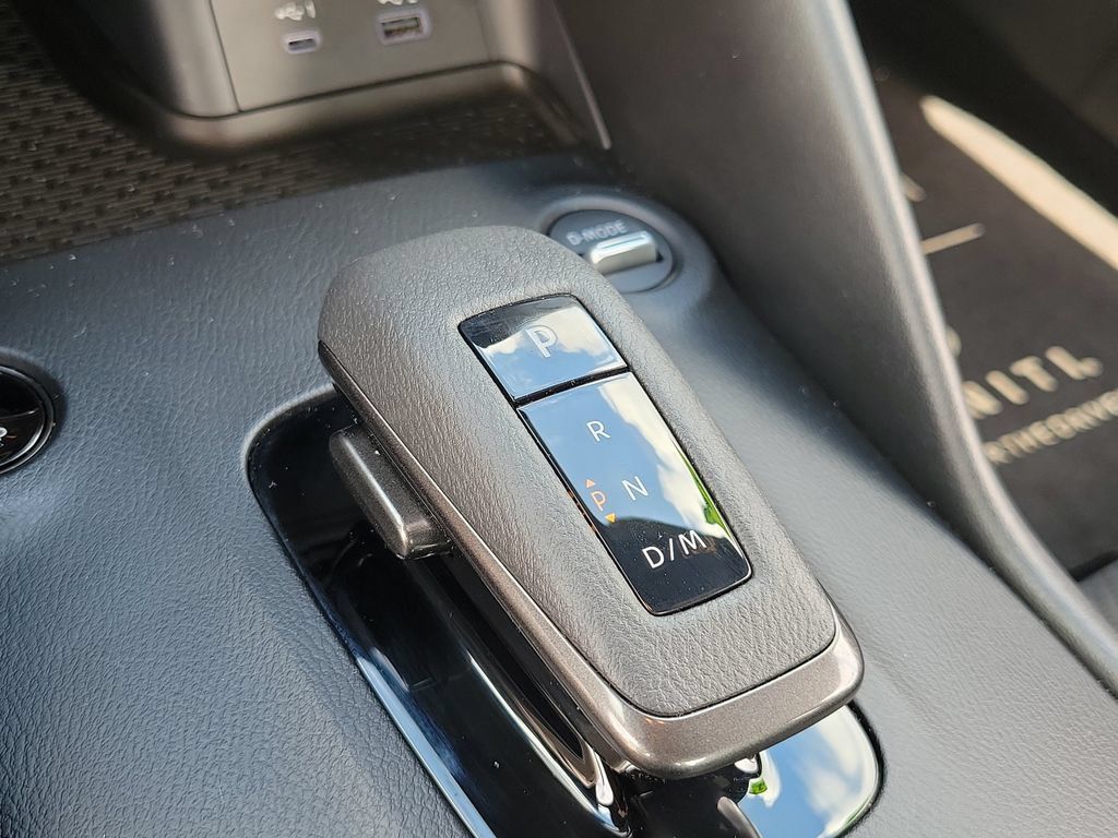 Used 2025 Nissan Z Performance w/ Floor Mat Package RWD image 19