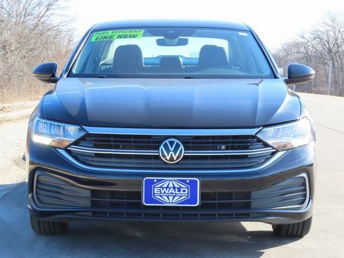 Used 2024 Volkswagen Jetta SE image 12