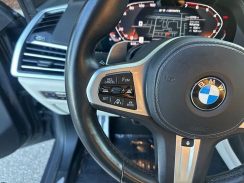 Used 2022 BMW X7 M50i image 24