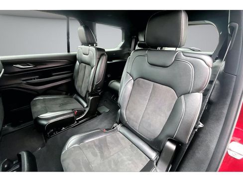 Certified 2025 Jeep Grand Cherokee L Altitude AWD/4WD image 24