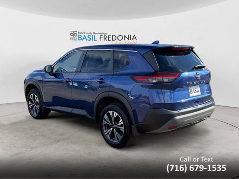 Used 2023 Nissan Rogue SV image 3