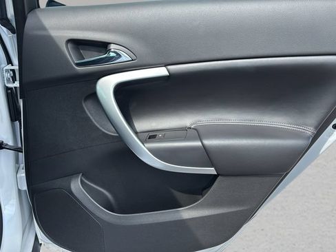 Used 2017 Buick Regal Sport Touring FWD image 11
