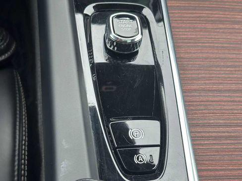 Certified 2023 Volvo XC60 T8 Ultimate image 31