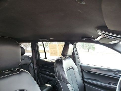 Used 2025 Jeep Grand Cherokee Altitude image 13