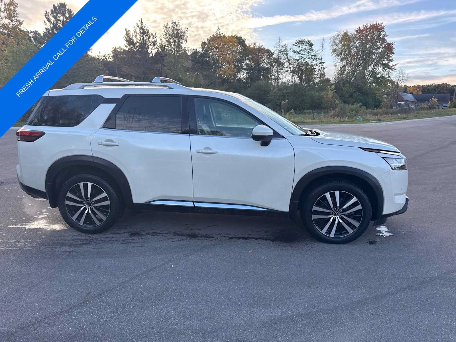 Used 2023 Nissan Pathfinder Platinum AWD/4WD image 7