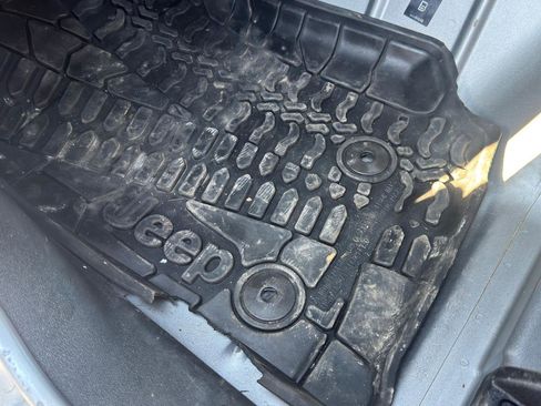 Used 2015 Jeep Wrangler Sport w/ Connectivity Group image 14