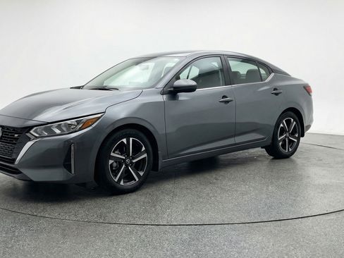 Used 2025 Nissan Sentra SV image 3