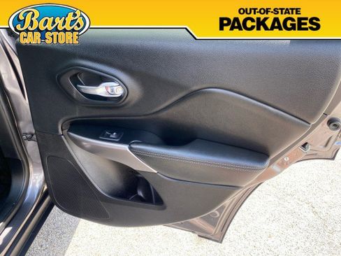 Used 2019 Jeep Cherokee Limited AWD/4WD image 9