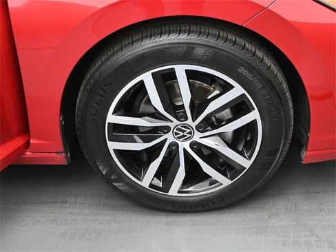 Certified 2025 Volkswagen Jetta SE image 36