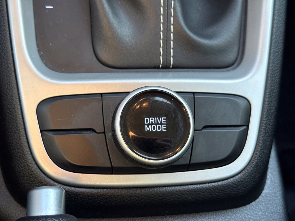 Used 2025 Hyundai Venue SEL FWD image 29