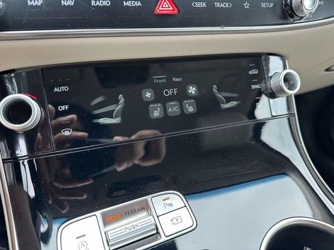 New 2026 Genesis GV70 2.5T AWD/4WD image 22
