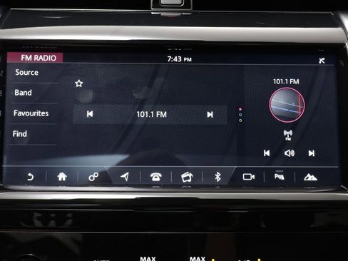 Used 2020 Land Rover Discovery Sport SE AWD/4WD image 9