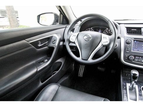 Used 2016 Nissan Altima 2.5 SL w/ 2.5 Technology w/LED Package FWD image 8