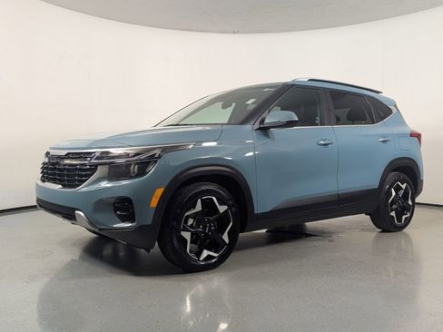Used 2025 Kia Seltos EX FWD image 3