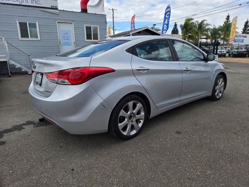 Used 2013 Hyundai Elantra Limited w/ Technology Pkg FWD image 4
