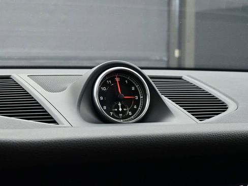 Certified 2020 Porsche Macan image 12