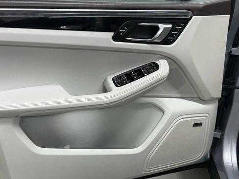 Used 2016 Porsche Macan S image 17