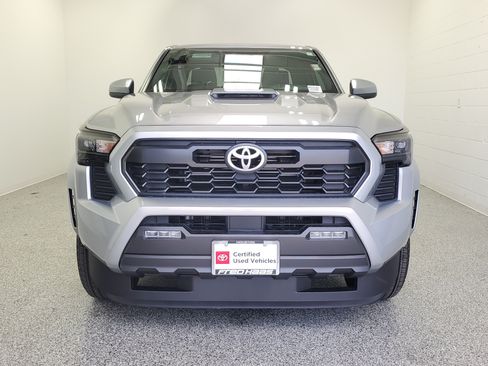 Certified 2025 Toyota Tacoma TRD Sport AWD/4WD image 3
