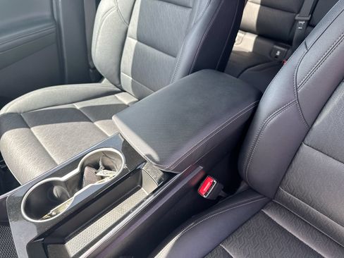 Used 2025 Chevrolet Equinox LT w/ Convenience Package II FWD image 22