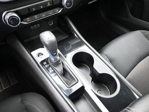 Used 2024 Nissan Altima 2.5 SV image 19