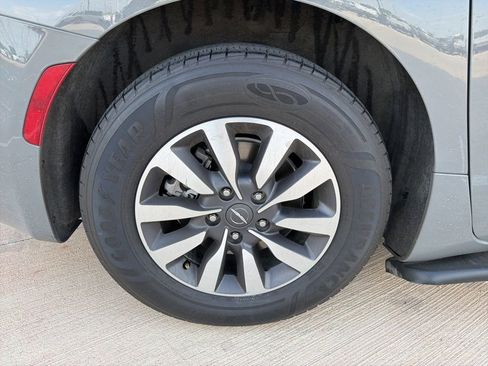 Used 2022 Chrysler Pacifica Touring-L FWD image 14