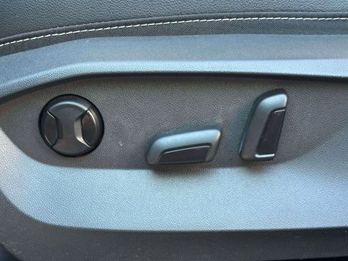 Certified 2022 Volkswagen Taos SEL image 15