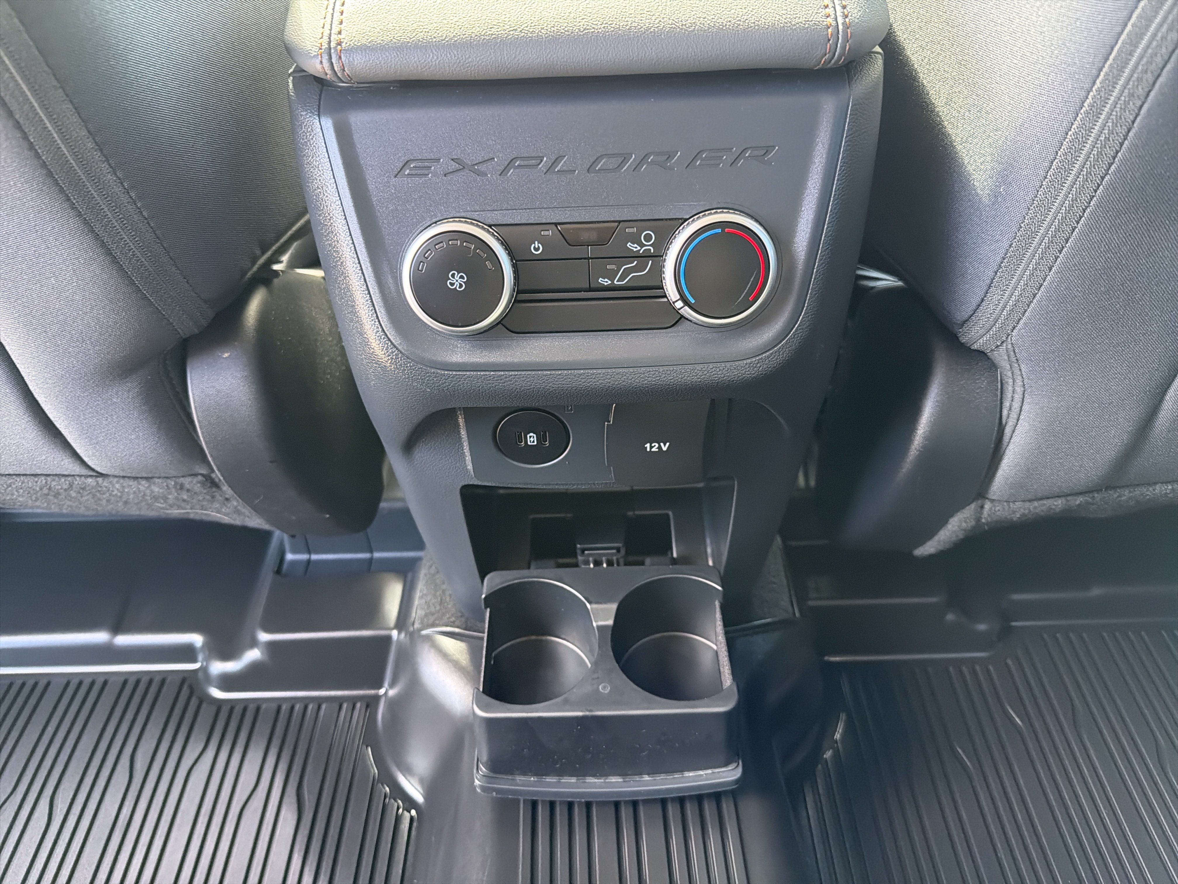 Used 2025 Ford Explorer Active AWD/4WD image 20