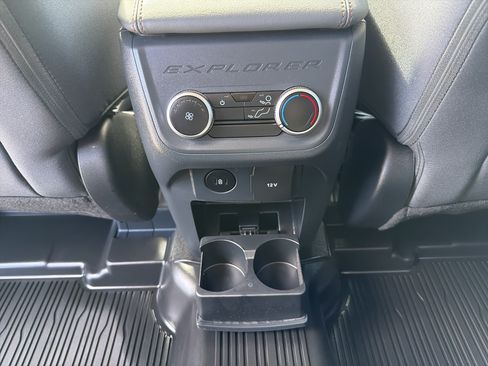 Used 2025 Ford Explorer Active AWD/4WD image 20