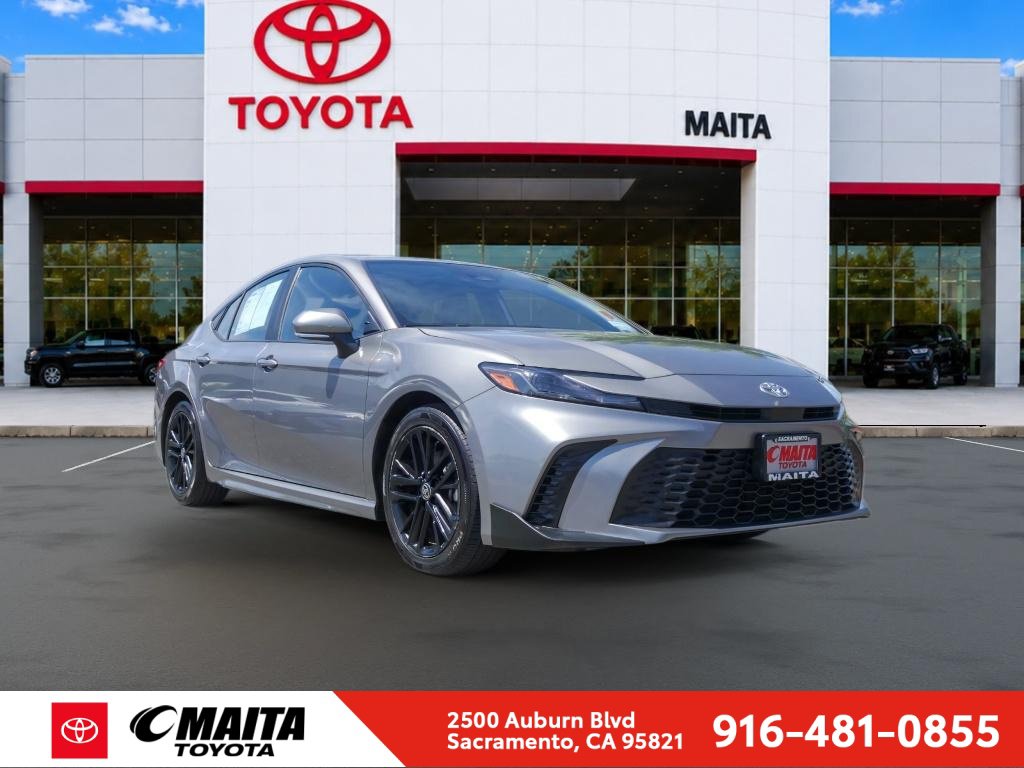 Used 2025 Toyota Camry SE FWD image 1