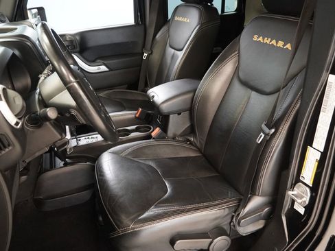 Used 2013 Jeep Wrangler Unlimited Sahara w/ Max Tow Pkg AWD/4WD image 3