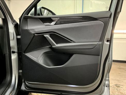 New 2026 Volkswagen Tiguan SE image 30