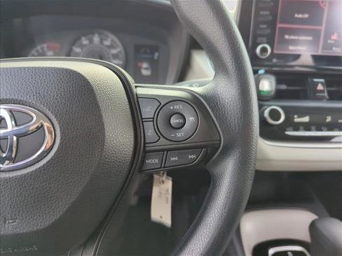 Used 2022 Toyota Corolla L image 18
