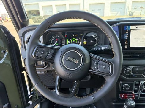 Used 2024 Jeep Wrangler Unlimited AWD/4WD image 23