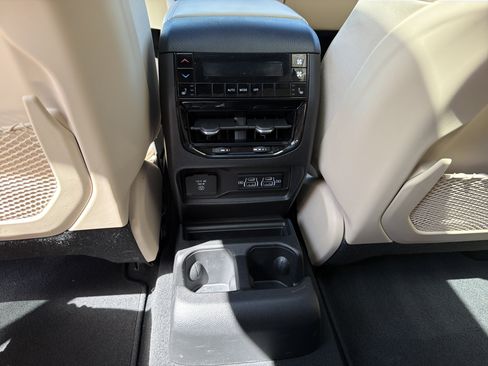 Certified 2024 Jeep Grand Cherokee L Limited w/ Luxury Tech Group II AWD/4WD image 18