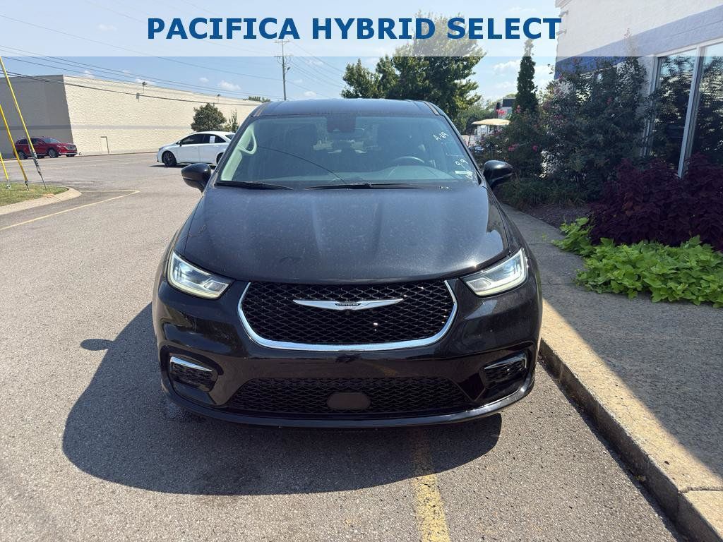 Used 2024 Chrysler Pacifica Limited FWD image 2