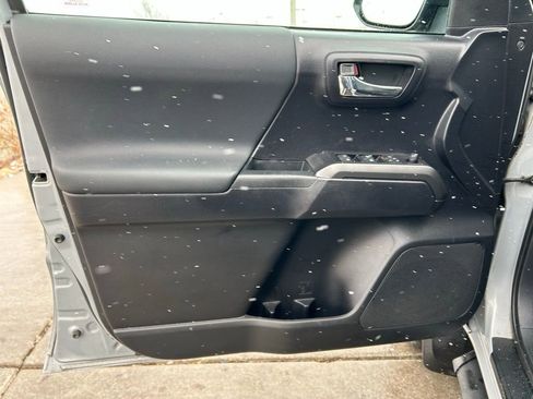 Used 2020 Toyota Tacoma TRD Off-Road image 22