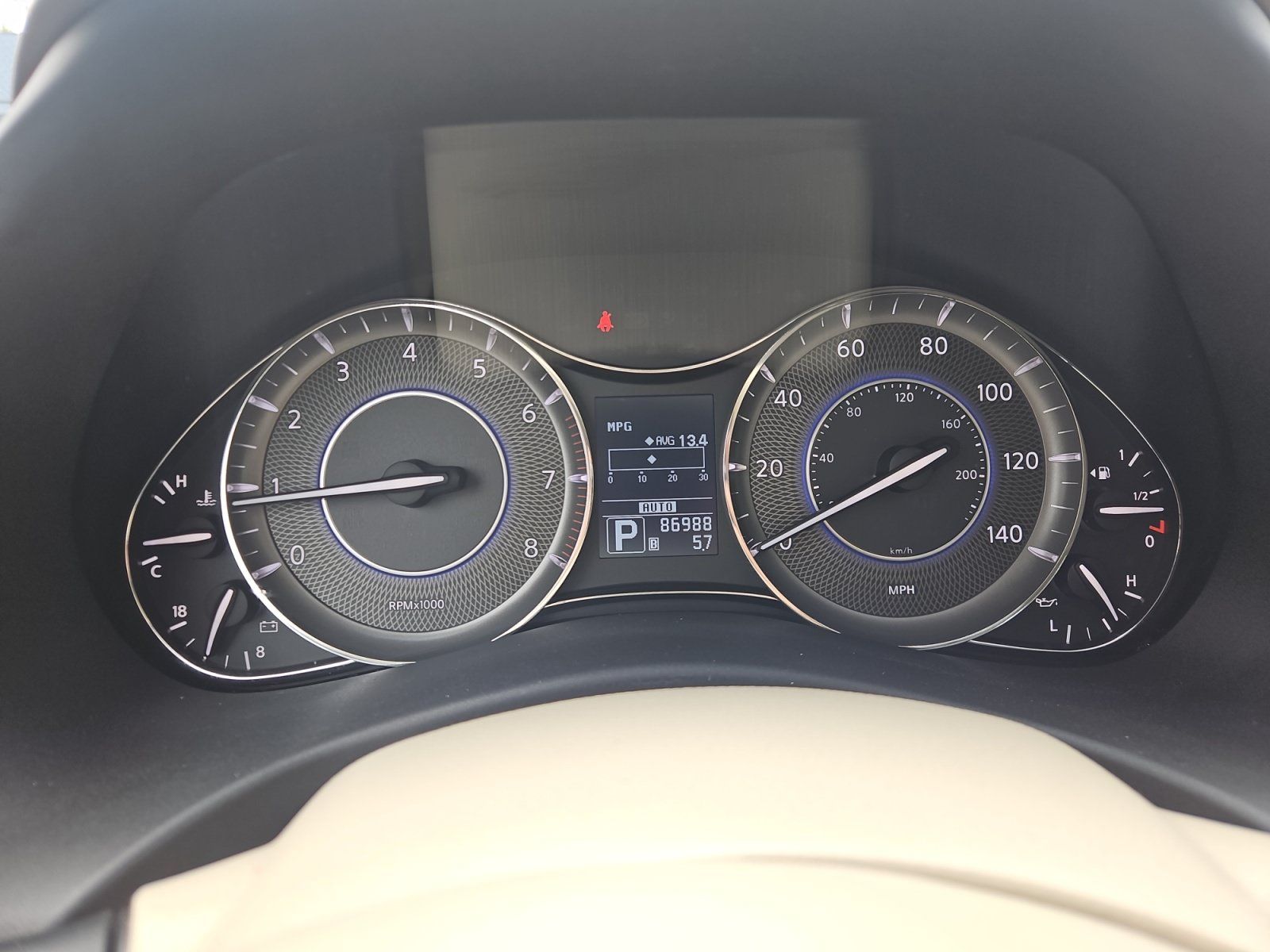 Used 2011 INFINITI QX56 4WD w/ Deluxe Touring Pkg image 16