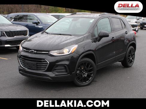 Used 2022 Chevrolet Trax LT w/ Premium Seat Package image 1