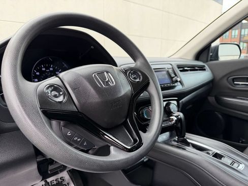 Used 2019 Honda HR-V LX image 14
