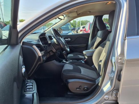 Used 2014 Jeep Cherokee Latitude w/ Comfort/Convenience Group FWD image 18