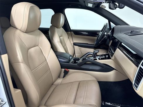 Certified 2022 Porsche Cayenne w/ Premium Package image 24