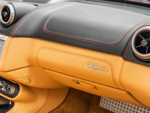 Used 2013 Ferrari California image 33