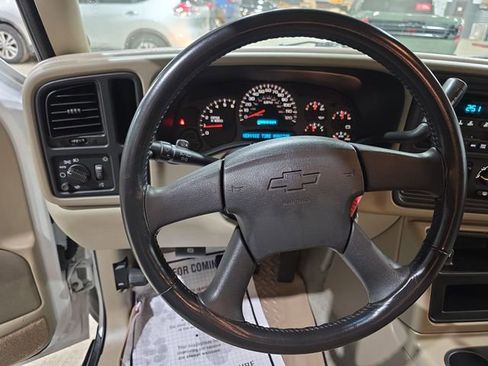 Used 2004 Chevrolet Suburban LS image 14