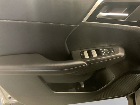 Used 2024 Mitsubishi Outlander SE image 14